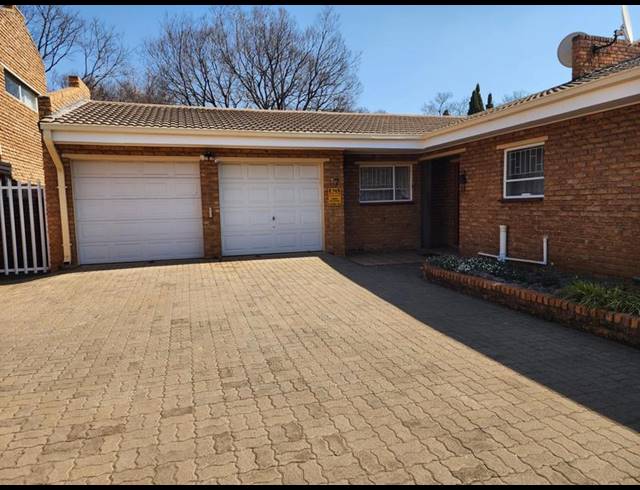 3 BEDROOM TOWNHOUSE FOR SALE IN VANDERBIJLPARK SW 5
